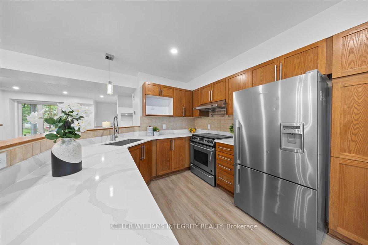Photo 16 of 1221 Clyde Avenue, Ottawa, Central Park — HOMEH