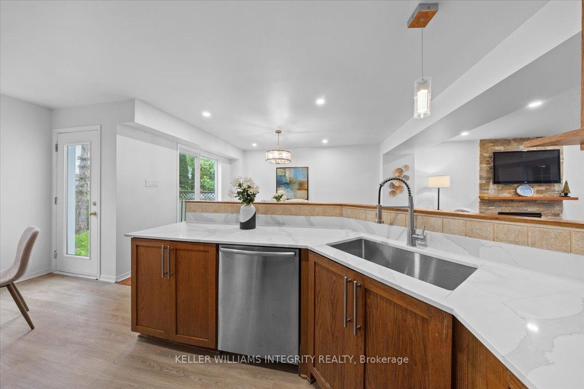 Photo 18 of 1221 Clyde Avenue, Ottawa, Central Park — HOMEH