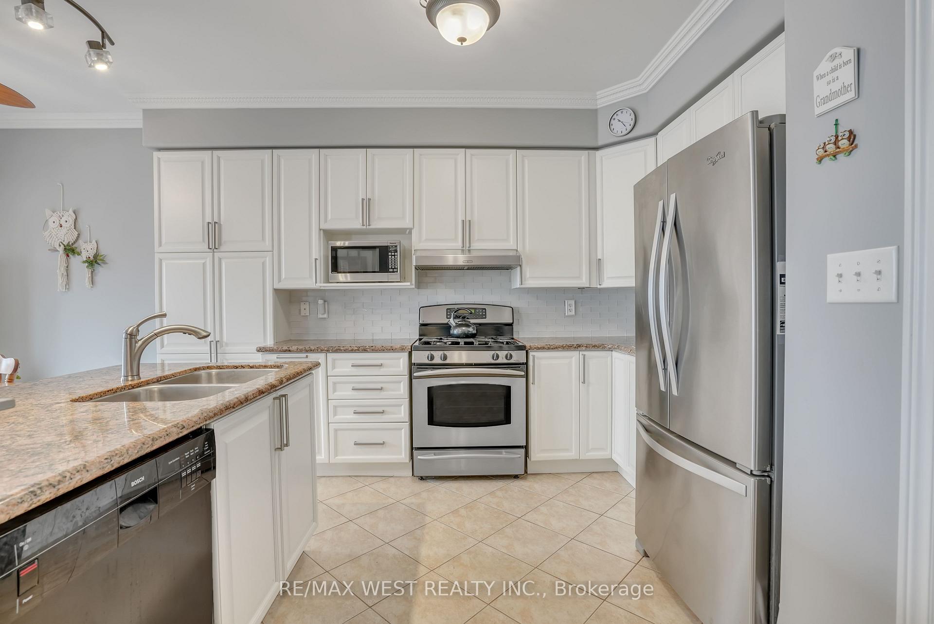 Photo 5 of 63 Empire Drive, Barrie, Innis-Shore — HOMEH