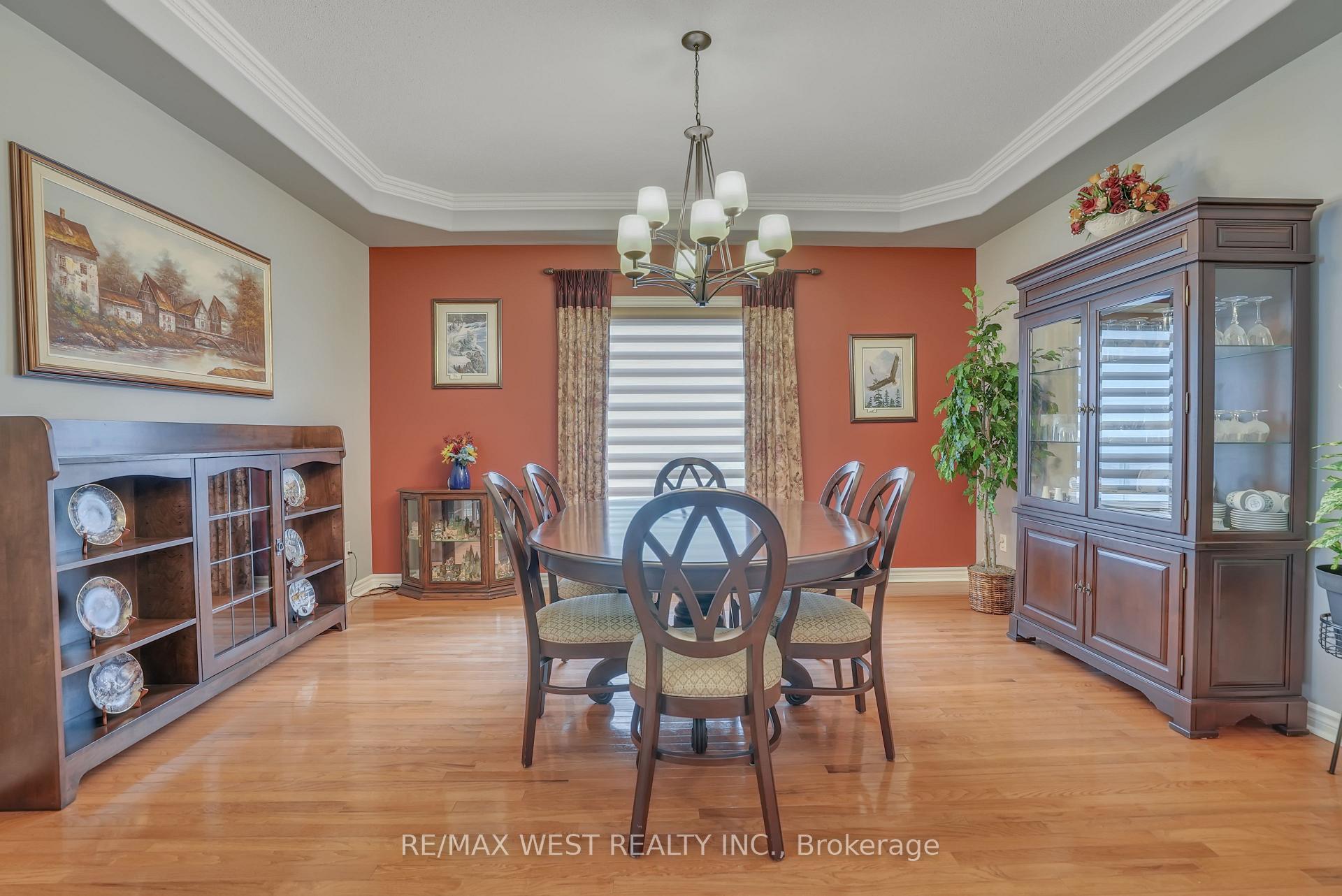 Photo 8 of 63 Empire Drive, Barrie, Innis-Shore — HOMEH