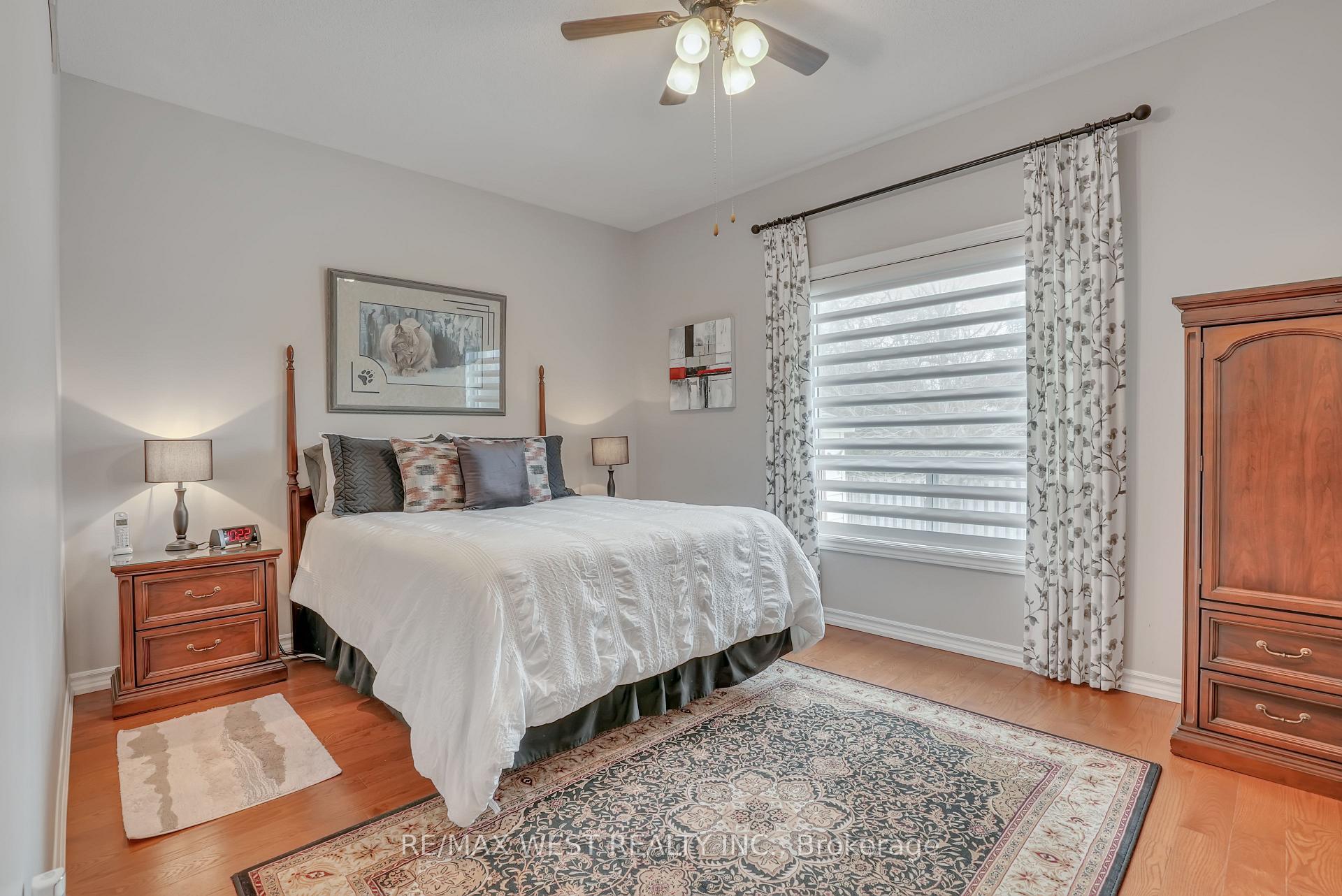 Photo 12 of 63 Empire Drive, Barrie, Innis-Shore — HOMEH
