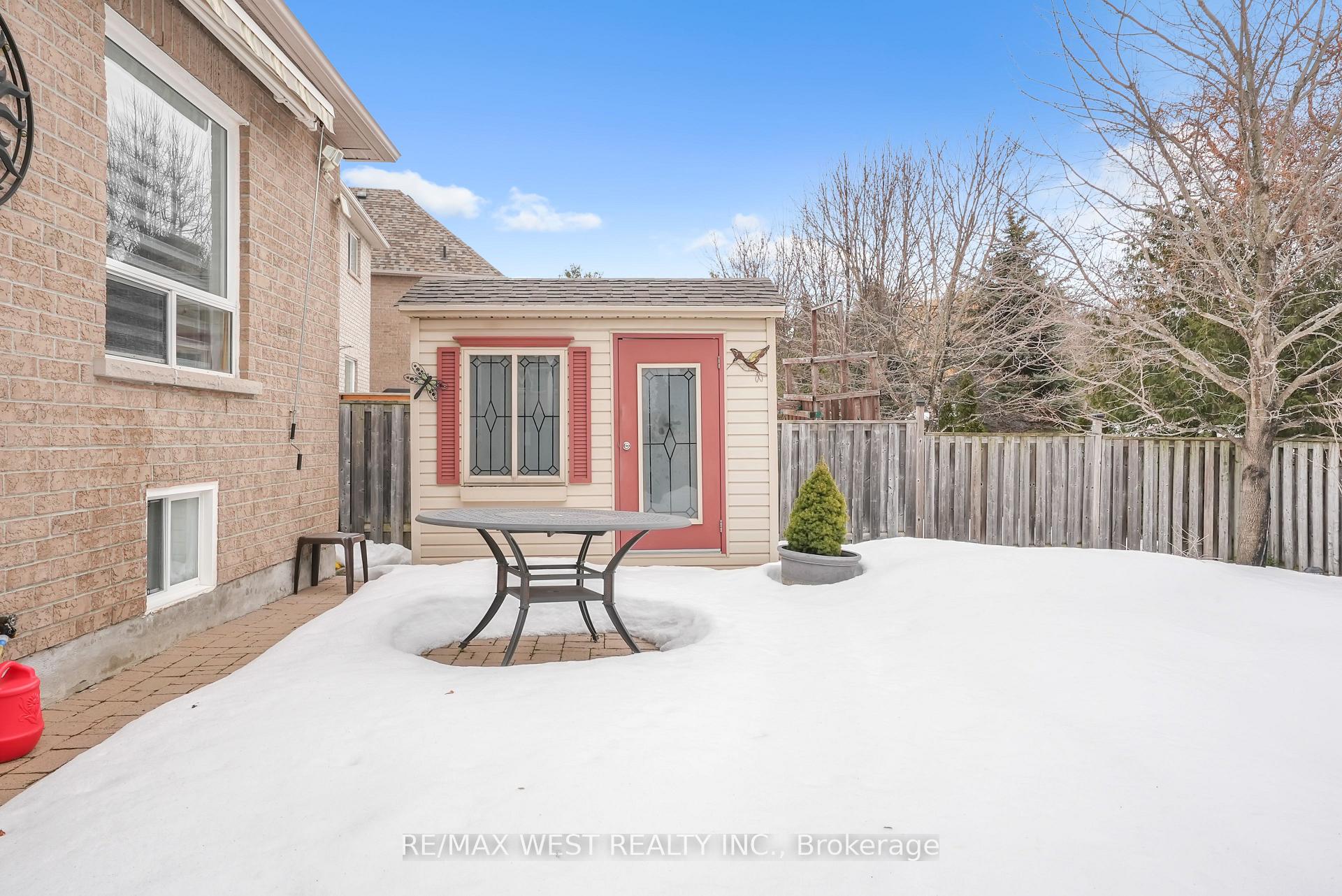 Photo 19 of 63 Empire Drive, Barrie, Innis-Shore — HOMEH