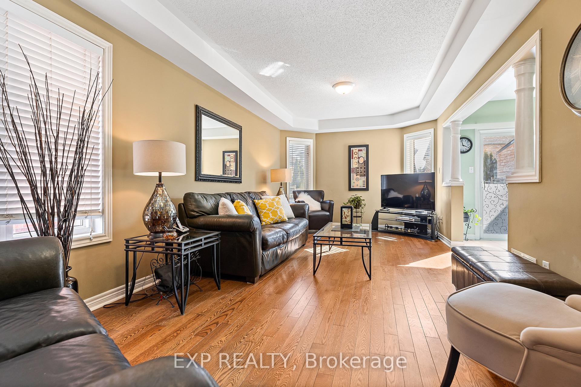 Photo 3 of 116 Casabel Drive, Vaughan, Vellore Village — HOMEH