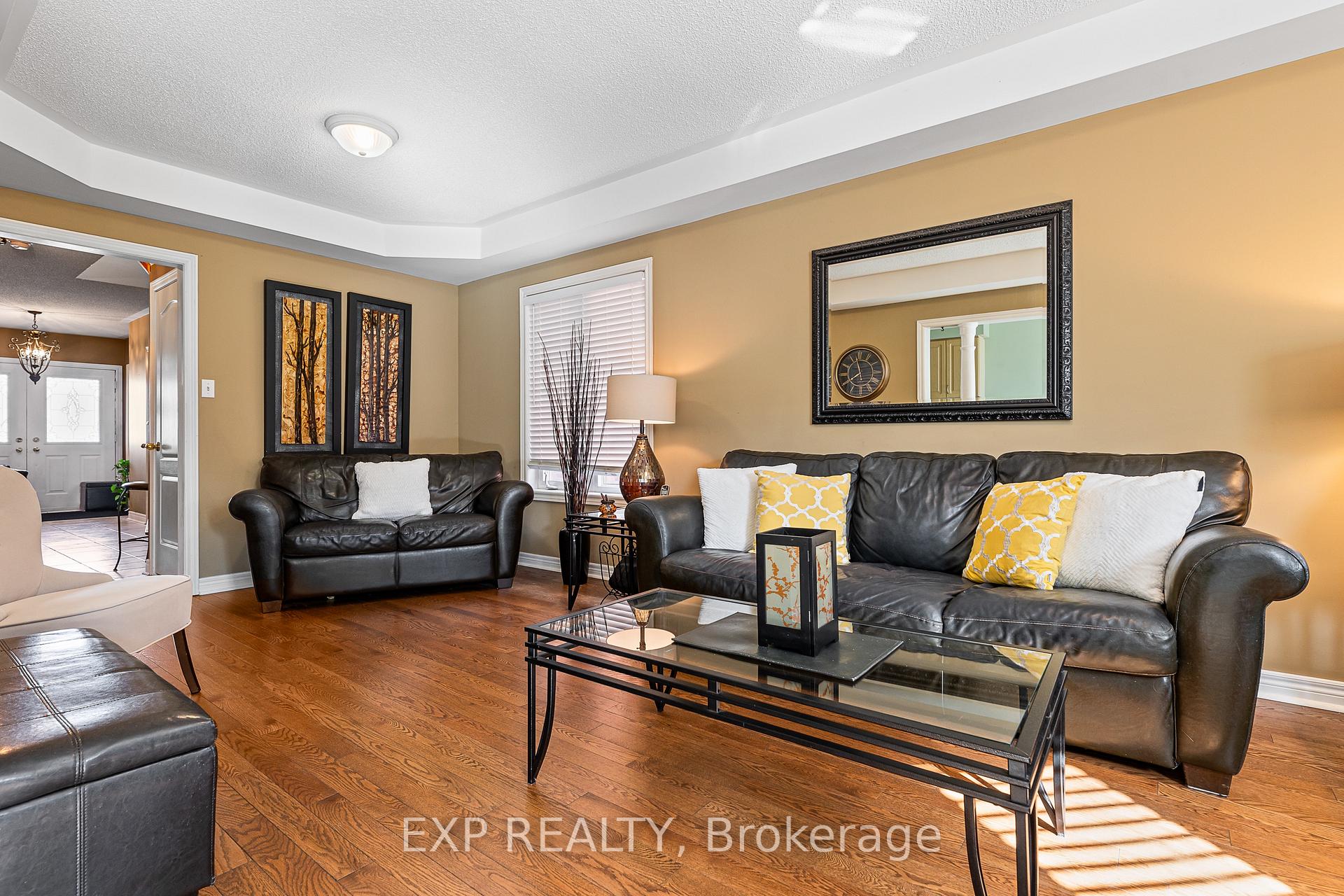 Photo 4 of 116 Casabel Drive, Vaughan, Vellore Village — HOMEH
