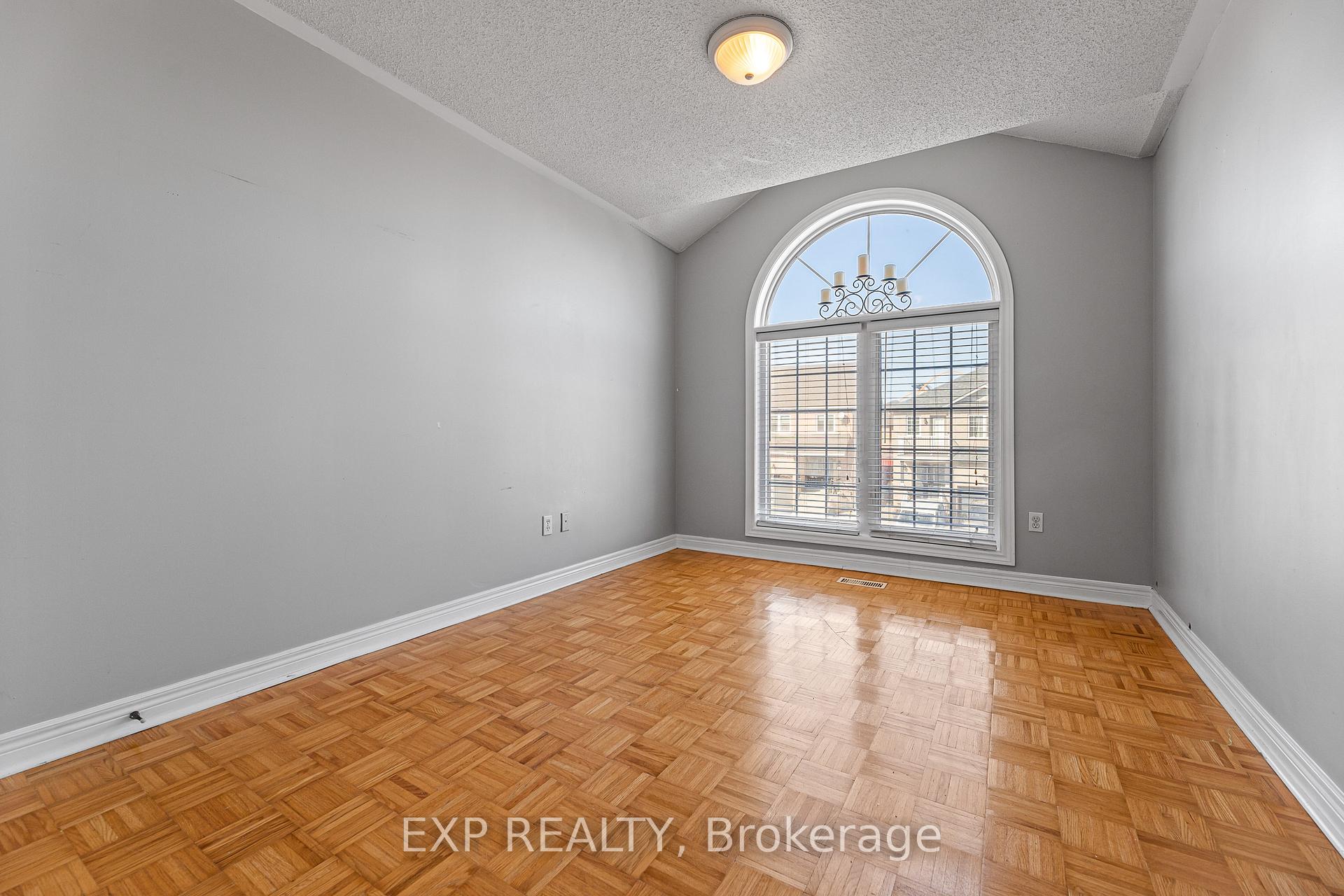Photo 15 of 116 Casabel Drive, Vaughan, Vellore Village — HOMEH