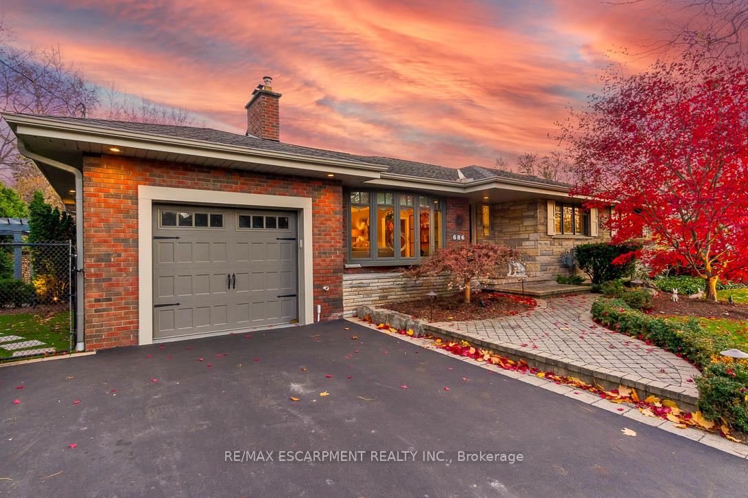 Photo 3 of 686 Holt Drive, Burlington, LaSalle — HOMEH