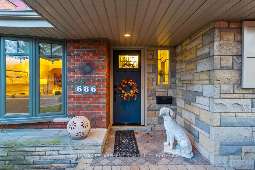 Photo 4 of 686 Holt Drive, Burlington, LaSalle — HOMEH