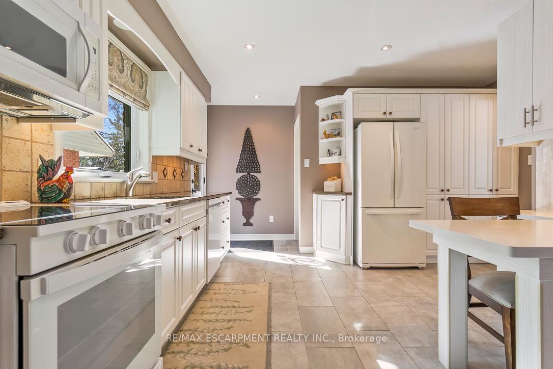 Photo 12 of 686 Holt Drive, Burlington, LaSalle — HOMEH