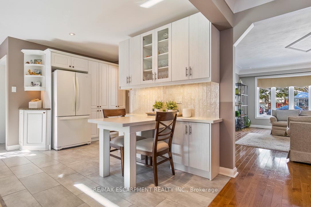 Photo 13 of 686 Holt Drive, Burlington, LaSalle — HOMEH