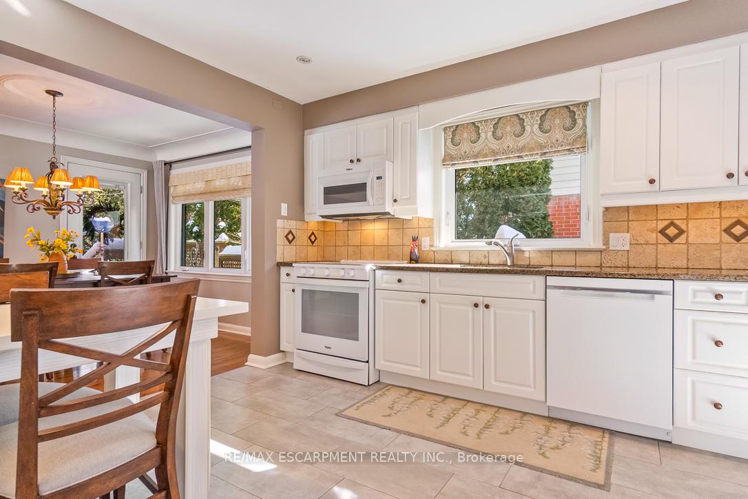Photo 14 of 686 Holt Drive, Burlington, LaSalle — HOMEH