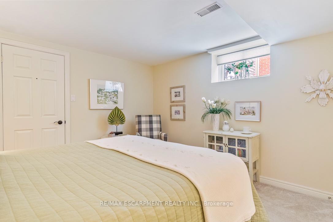Photo 31 of 686 Holt Drive, Burlington, LaSalle — HOMEH