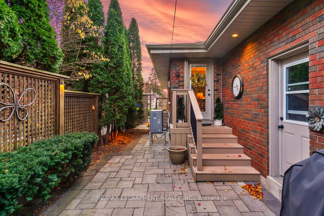 Photo 33 of 686 Holt Drive, Burlington, LaSalle — HOMEH