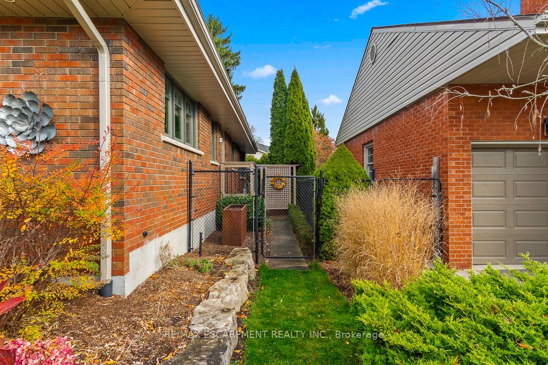 Photo 40 of 686 Holt Drive, Burlington, LaSalle — HOMEH