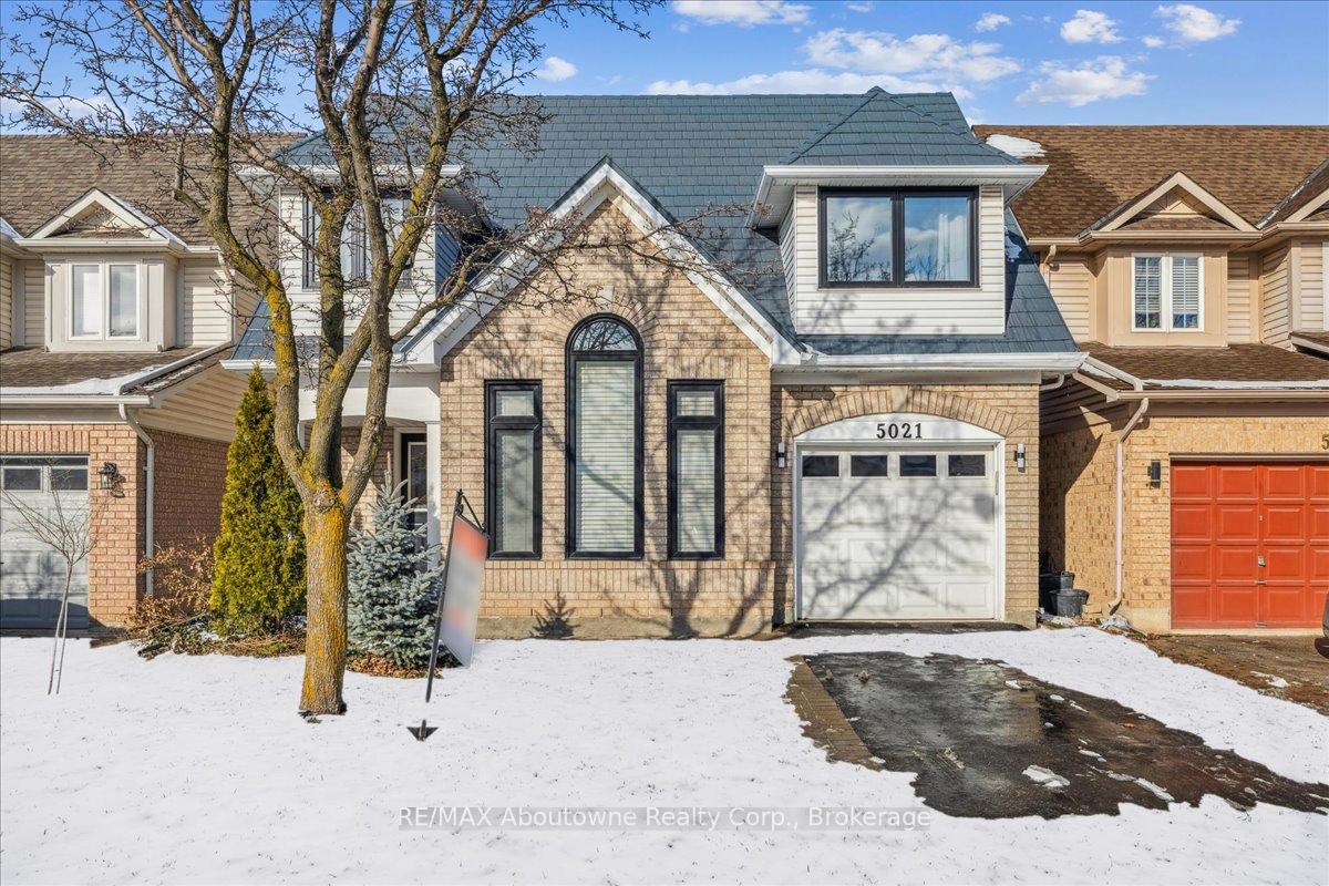 Photo 1 of 5021 Bunton Crescent, Burlington, Orchard — HOMEH
