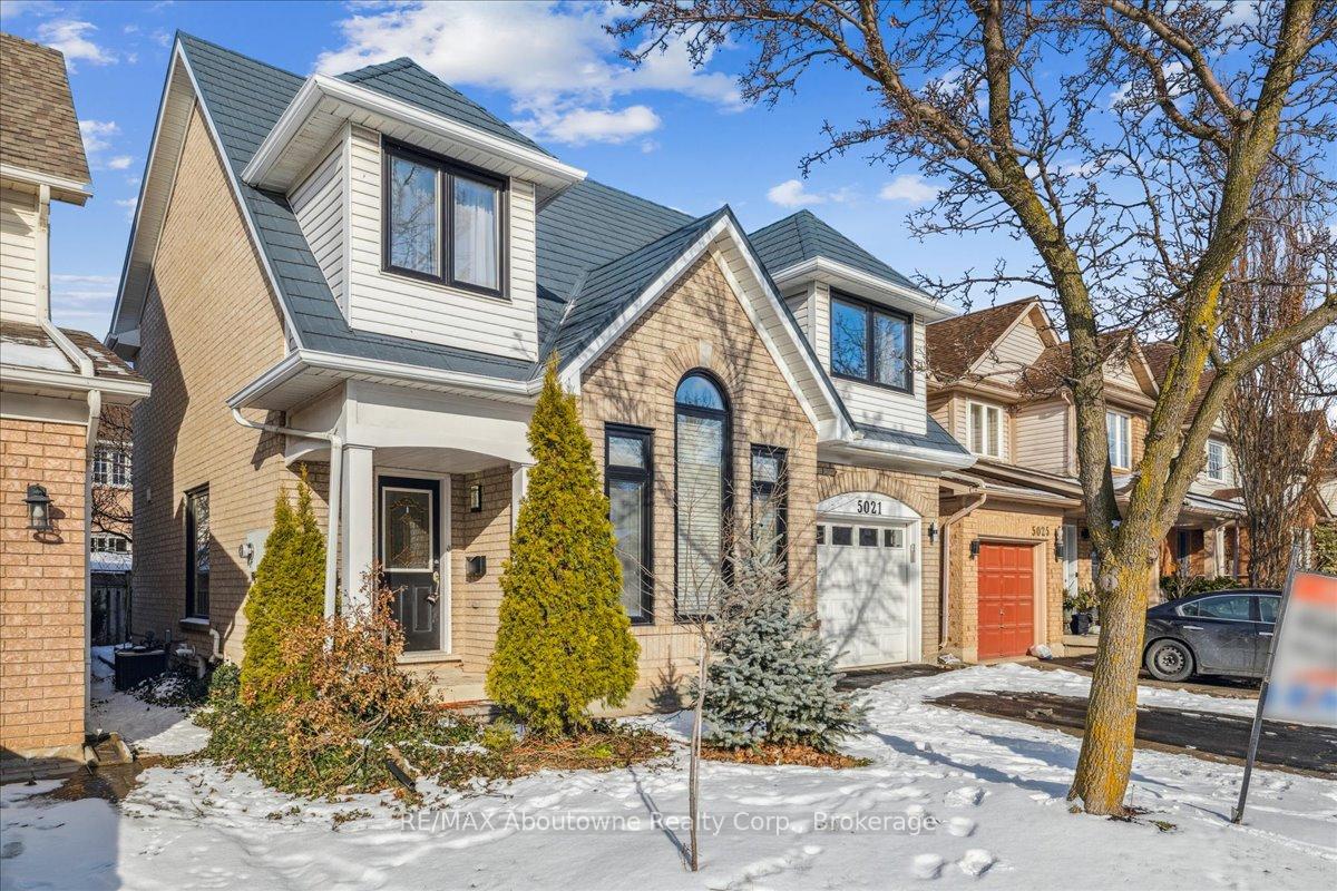 Photo 2 of 5021 Bunton Crescent, Burlington, Orchard — HOMEH