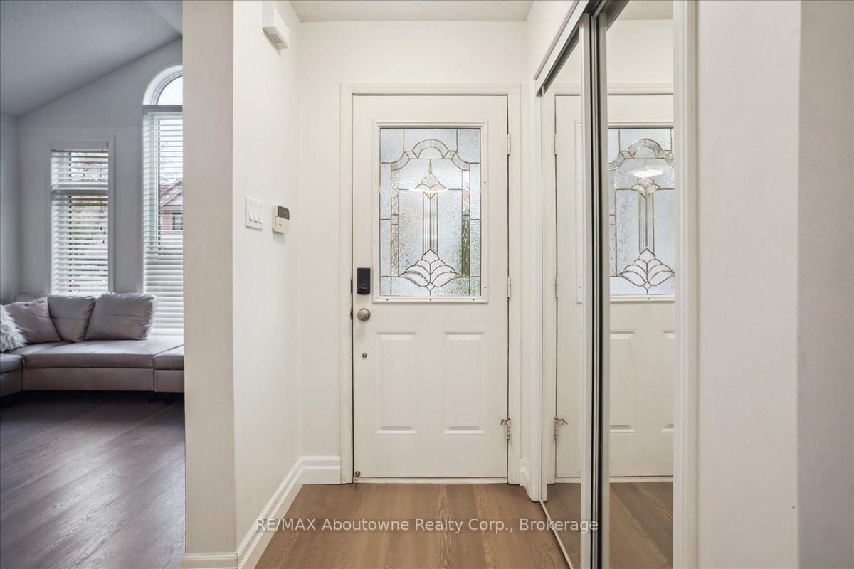 Photo 4 of 5021 Bunton Crescent, Burlington, Orchard — HOMEH