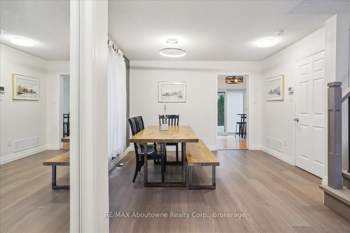 Photo 5 of 5021 Bunton Crescent, Burlington, Orchard — HOMEH