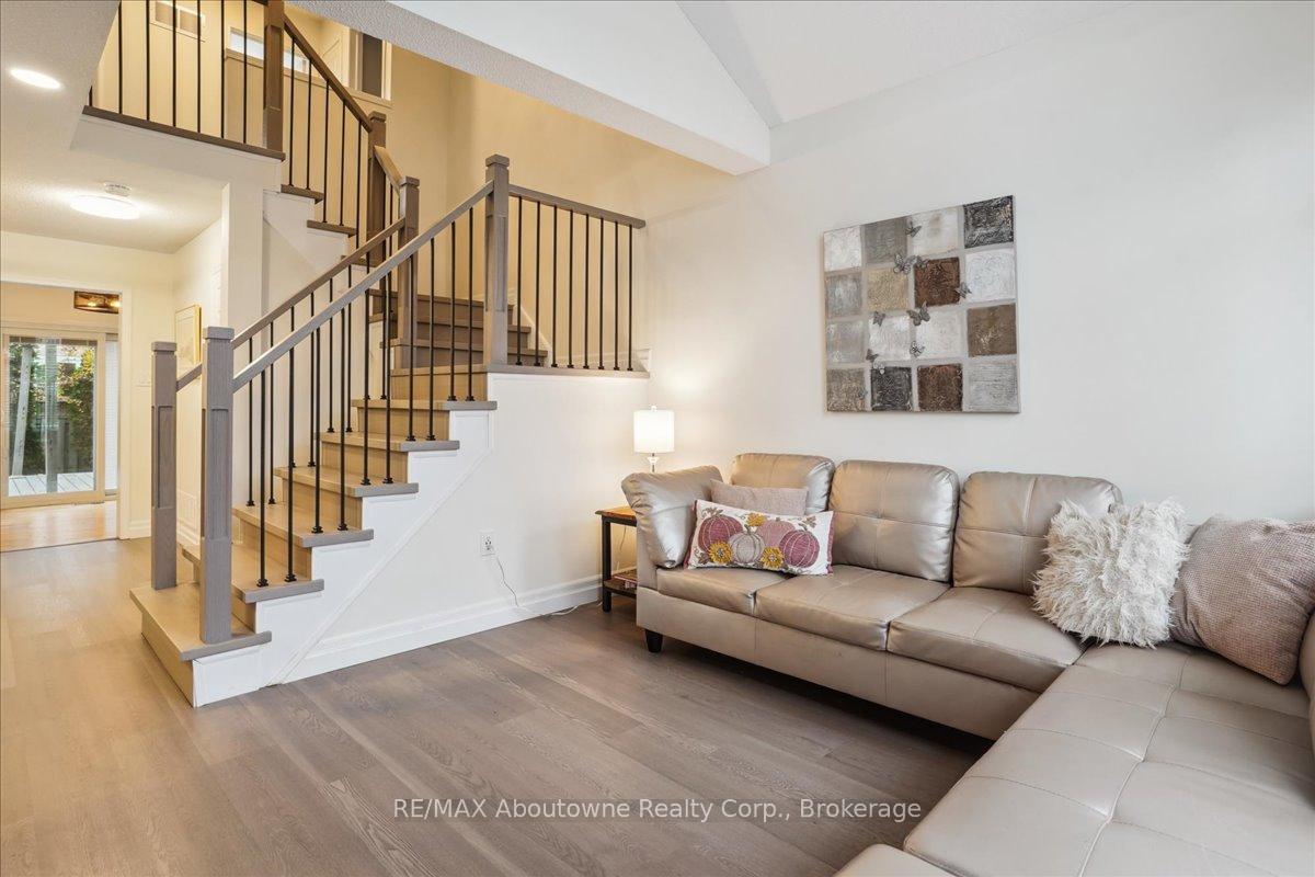 Photo 7 of 5021 Bunton Crescent, Burlington, Orchard — HOMEH