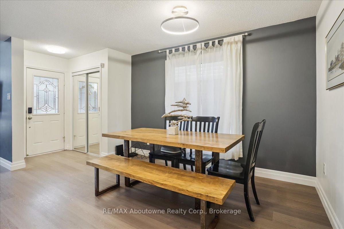 Photo 10 of 5021 Bunton Crescent, Burlington, Orchard — HOMEH
