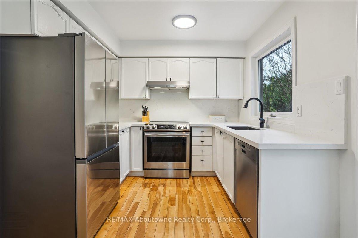 Photo 12 of 5021 Bunton Crescent, Burlington, Orchard — HOMEH