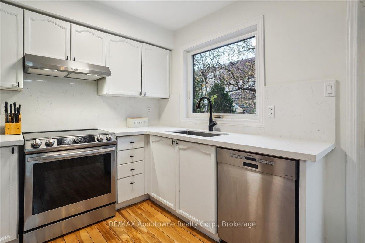 Photo 13 of 5021 Bunton Crescent, Burlington, Orchard — HOMEH