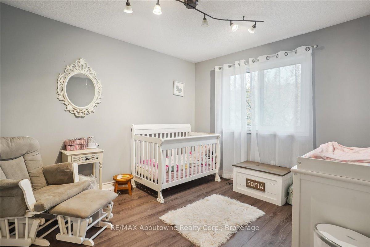 Photo 23 of 5021 Bunton Crescent, Burlington, Orchard — HOMEH