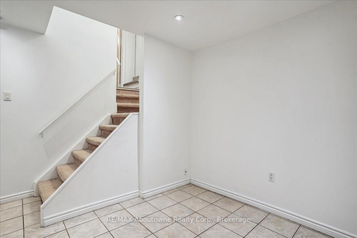 Photo 30 of 5021 Bunton Crescent, Burlington, Orchard — HOMEH