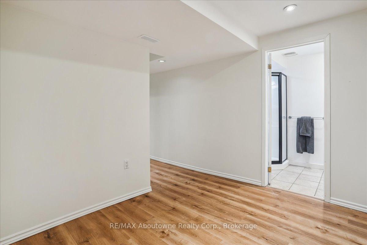 Photo 33 of 5021 Bunton Crescent, Burlington, Orchard — HOMEH