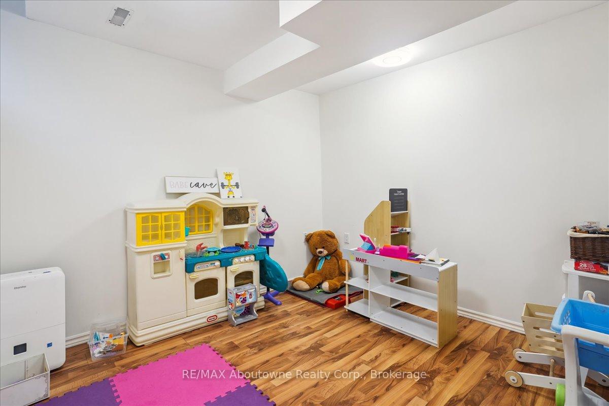 Photo 34 of 5021 Bunton Crescent, Burlington, Orchard — HOMEH
