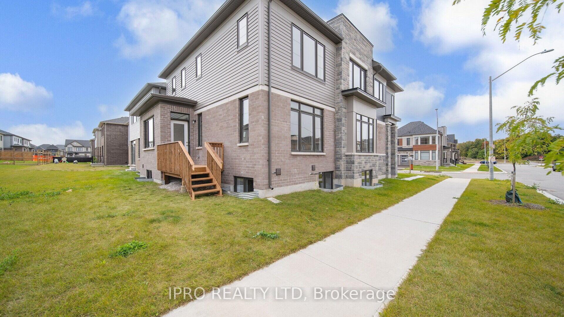 Photo 4 of 20 Ludlow Drive, Barrie, Rural Barrie Southeast — HOMEH