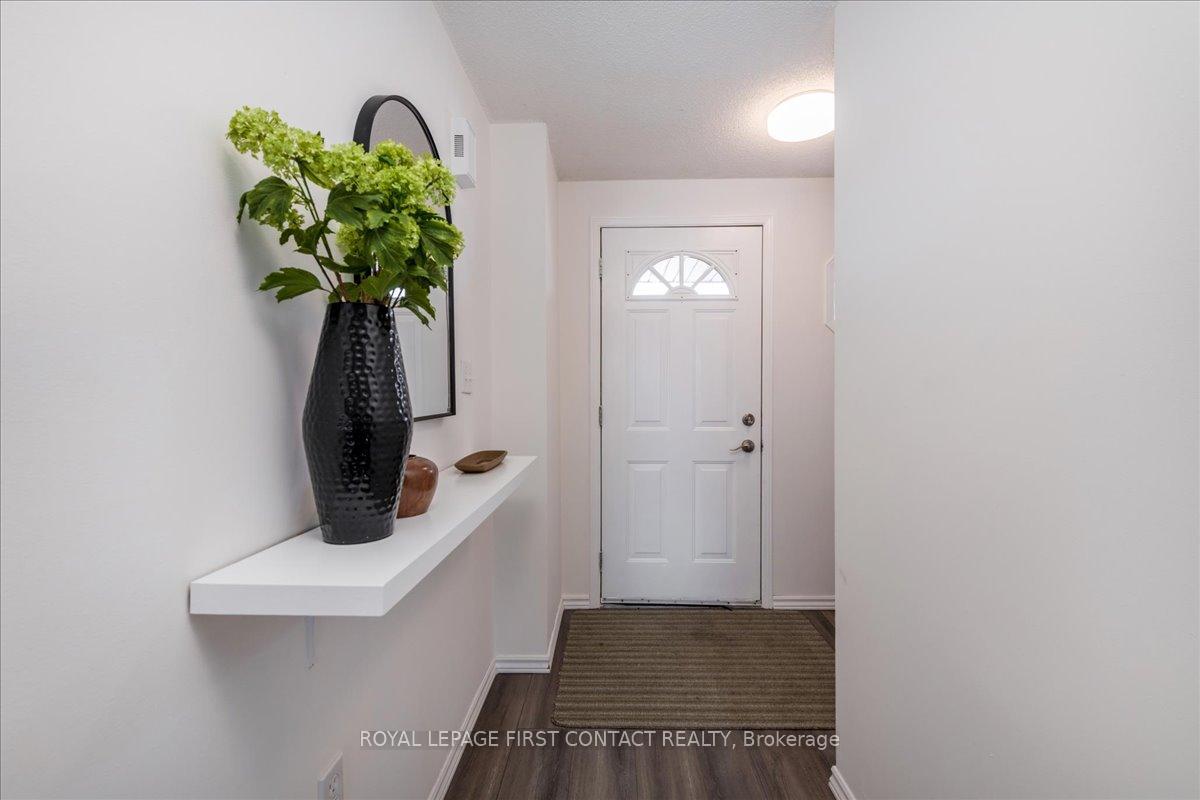 Photo 3 of 6 Caribou Court, Barrie, Holly — HOMEH