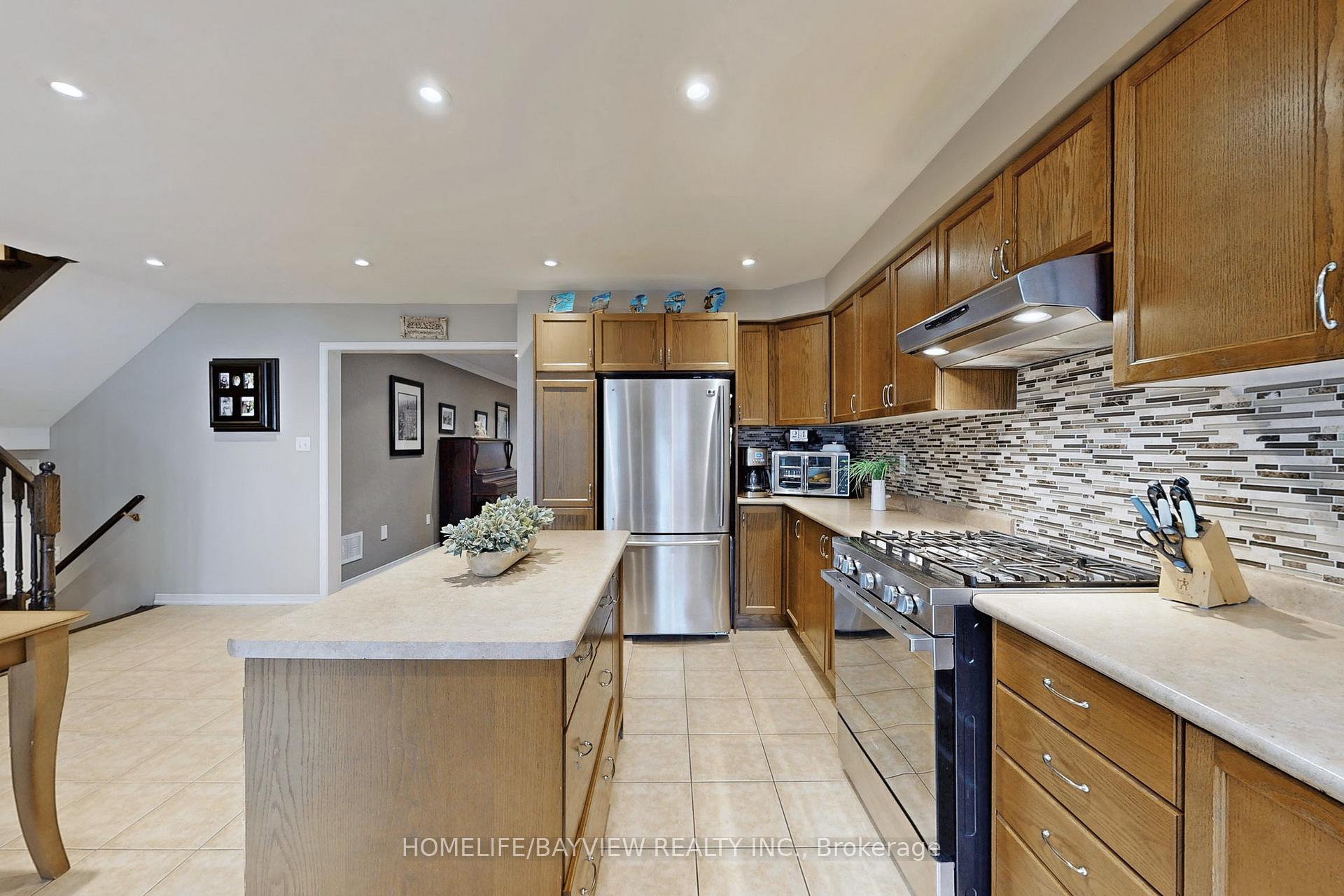 Photo 12 of 11 Rosario Drive, Vaughan, Vellore Village — HOMEH