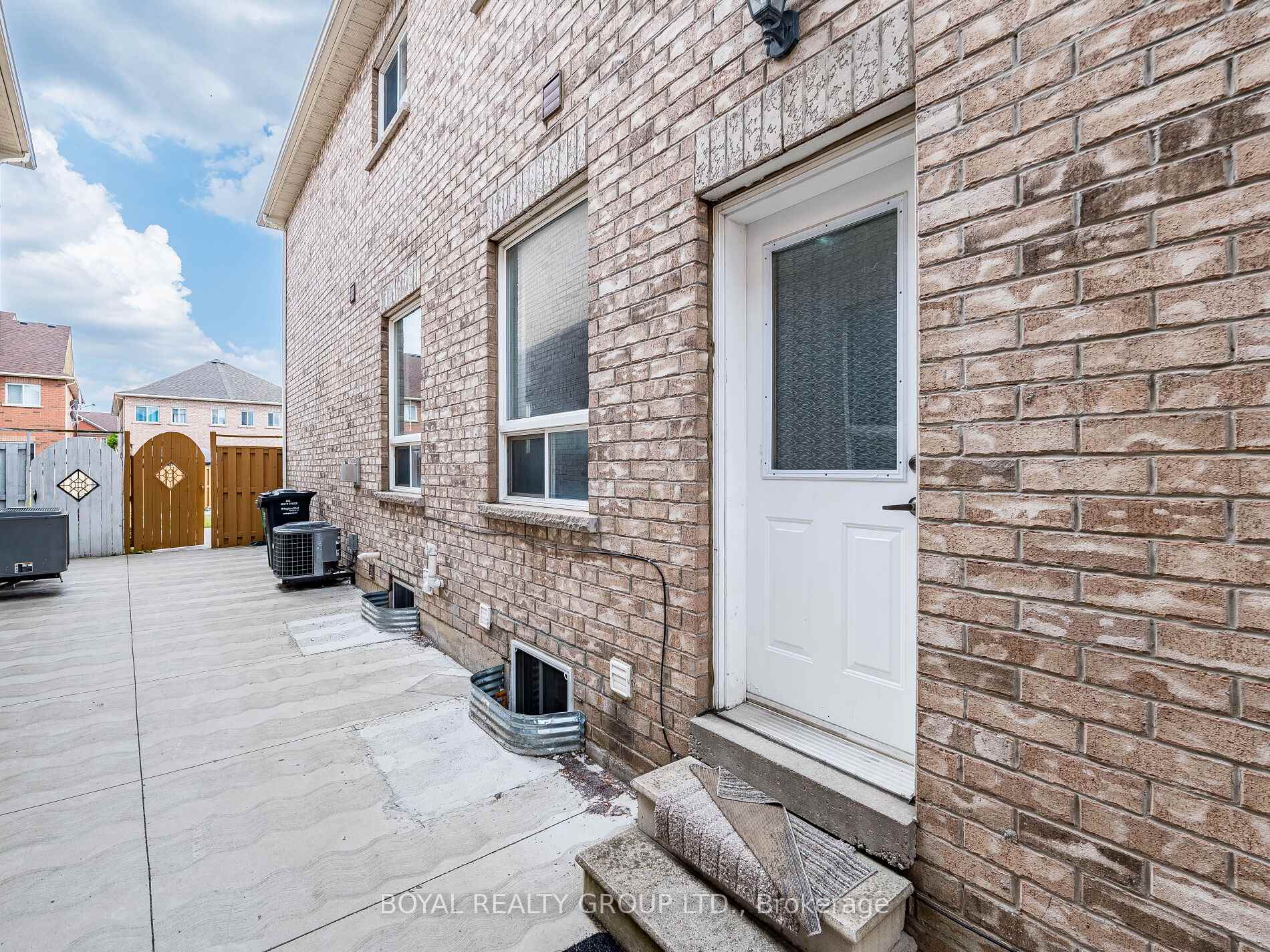 Photo 27 of 128 Rocky Point Crescent, Brampton, Madoc — HOMEH