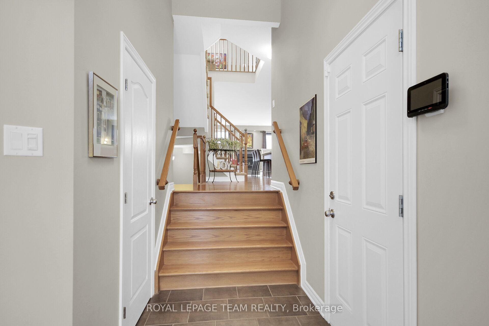 Photo 3 of 209 Harthill Way, Ottawa, Barrhaven - Heritage Park — HOMEH