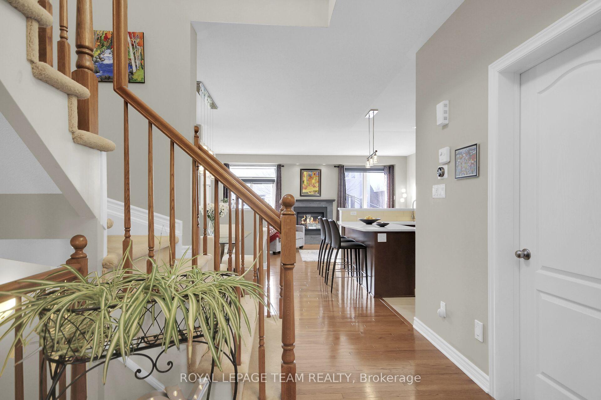 Photo 4 of 209 Harthill Way, Ottawa, Barrhaven - Heritage Park — HOMEH