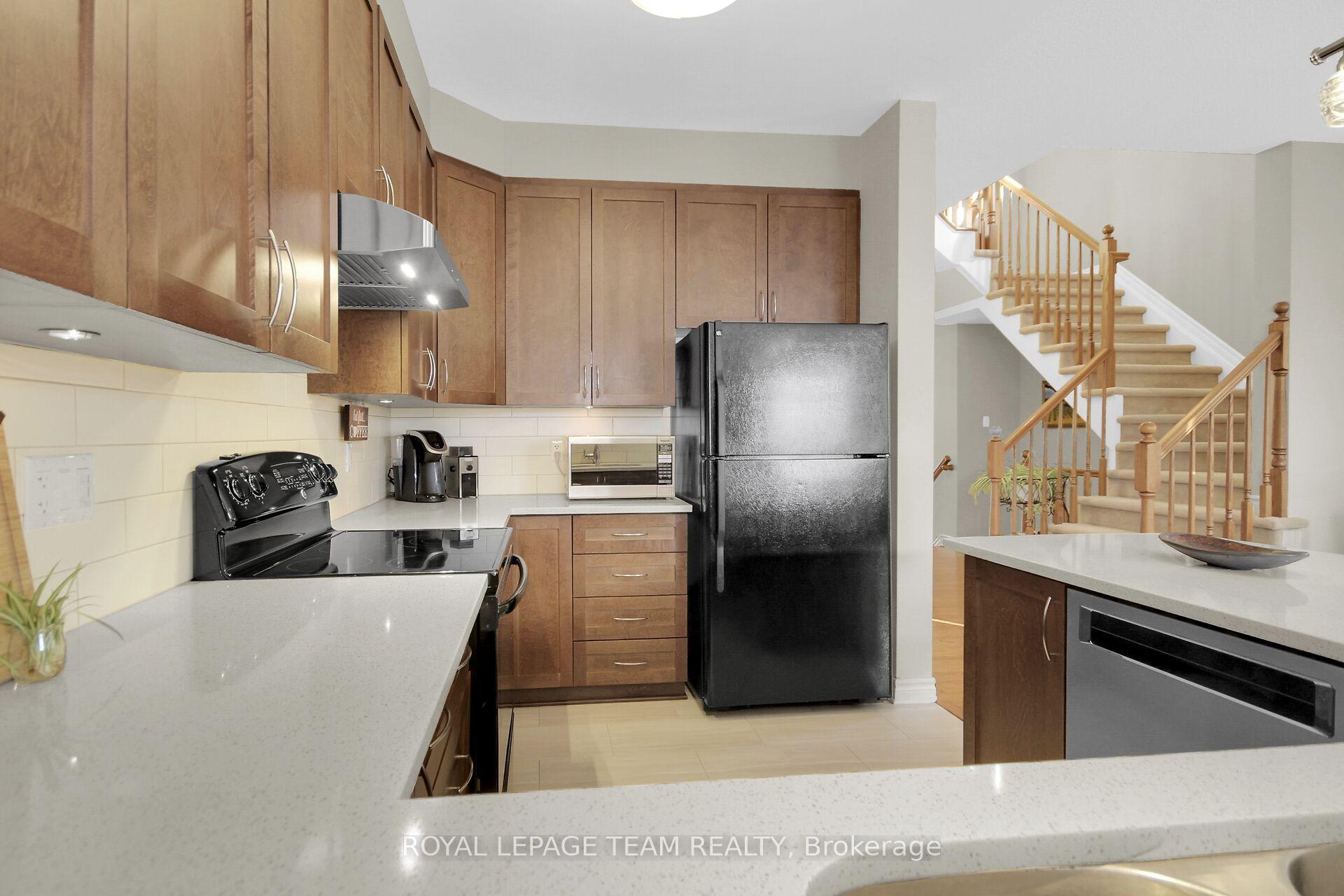 Photo 7 of 209 Harthill Way, Ottawa, Barrhaven - Heritage Park — HOMEH