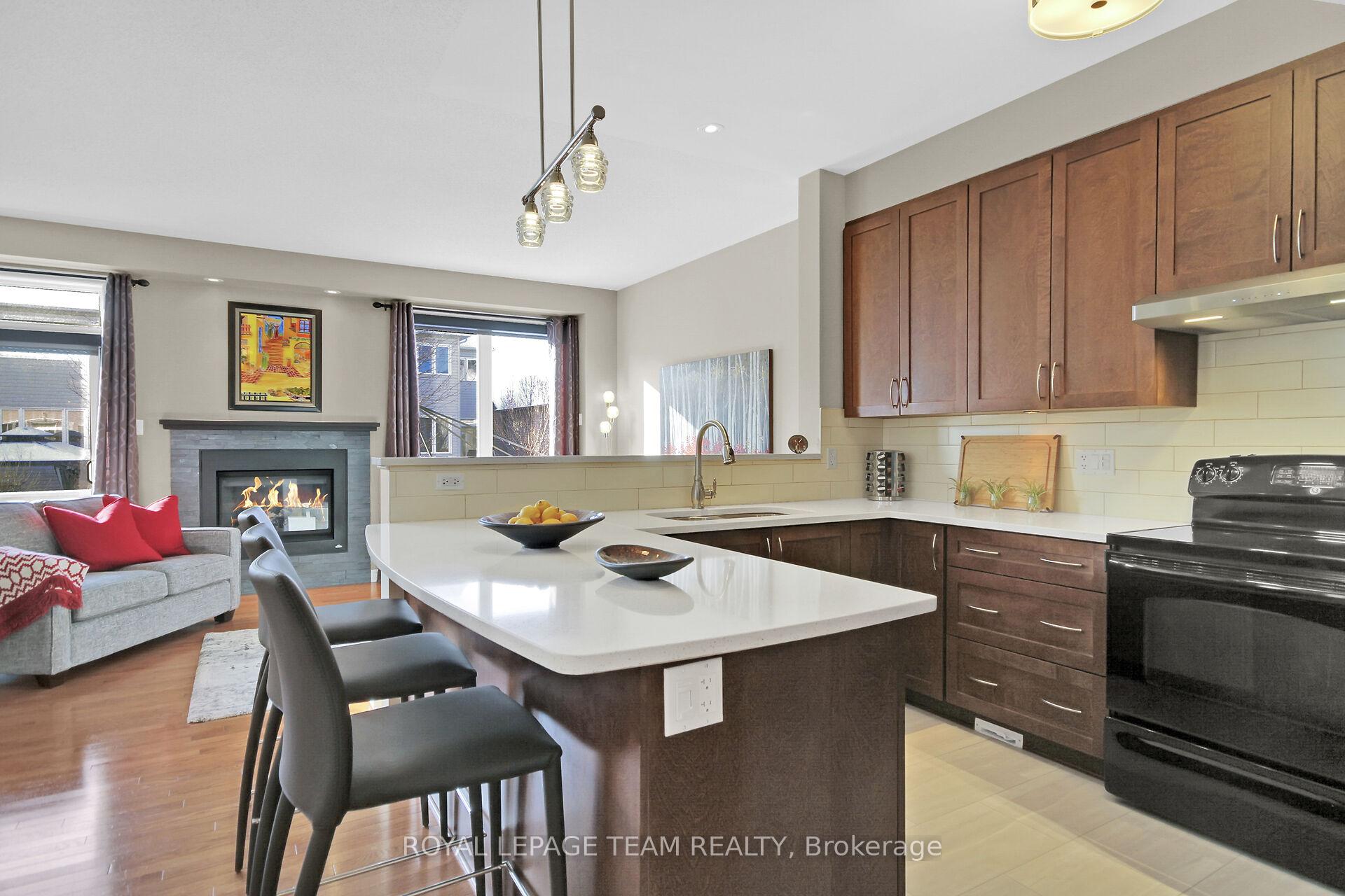 Photo 10 of 209 Harthill Way, Ottawa, Barrhaven - Heritage Park — HOMEH