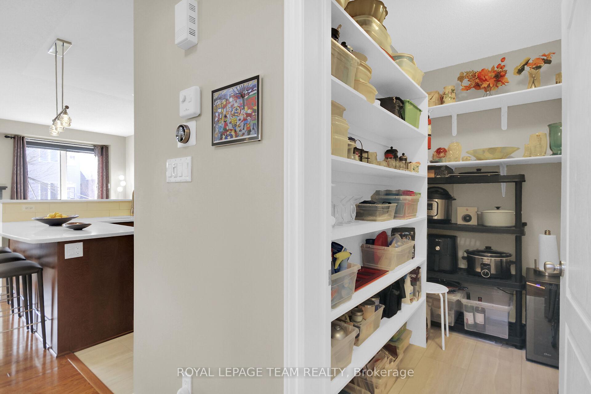 Photo 11 of 209 Harthill Way, Ottawa, Barrhaven - Heritage Park — HOMEH
