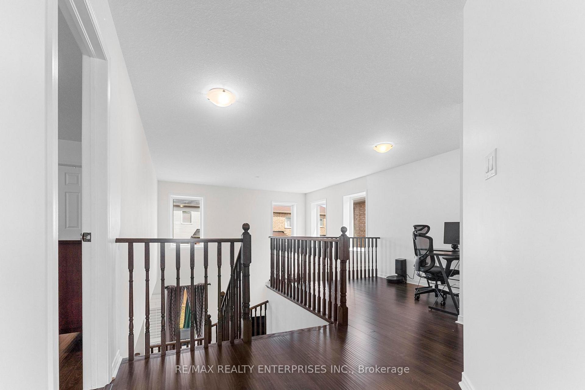 Photo 3 of 358 Windwood Drive, Hamilton, Binbrook — HOMEH