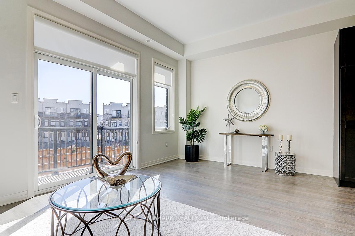 Photo 6 of 115 Arianna Crescent E, Vaughan, Patterson — HOMEH