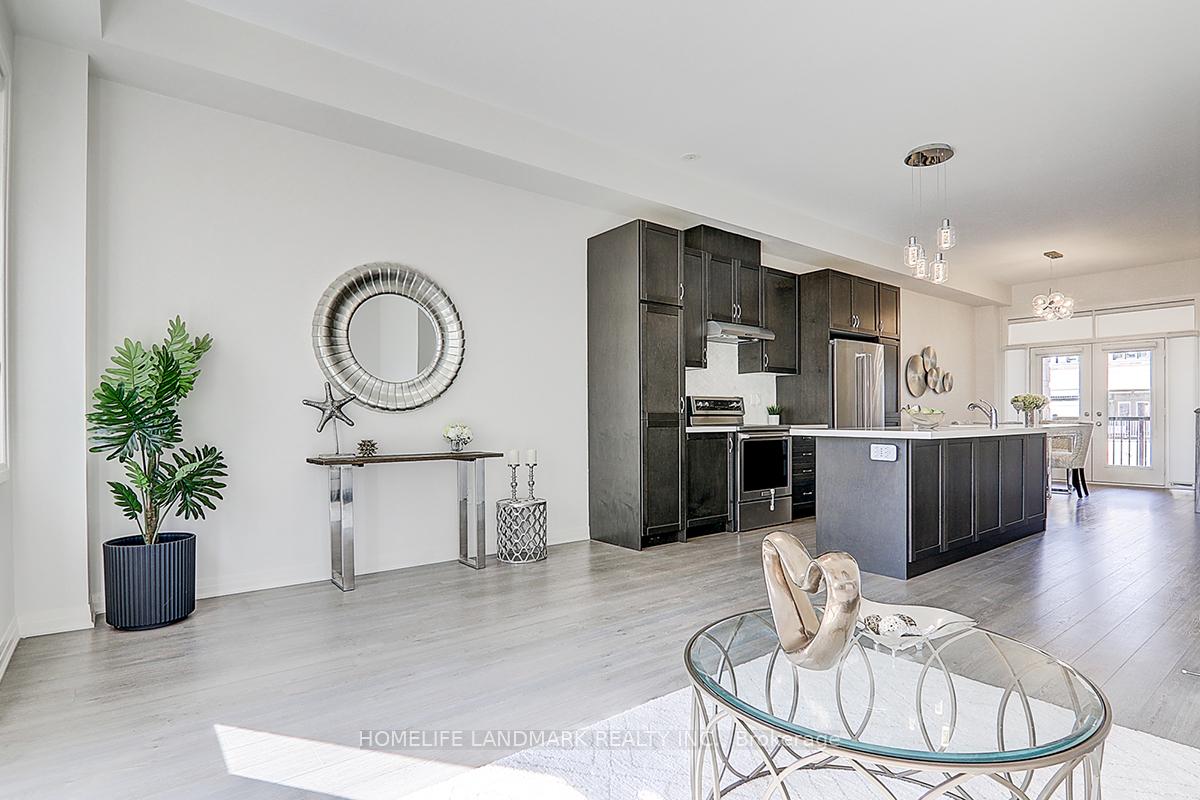Photo 12 of 115 Arianna Crescent E, Vaughan, Patterson — HOMEH