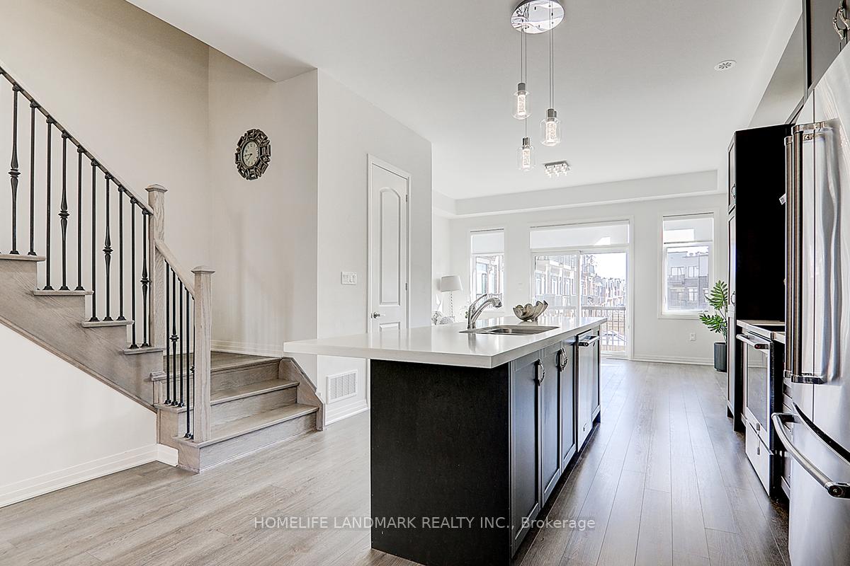 Photo 13 of 115 Arianna Crescent E, Vaughan, Patterson — HOMEH