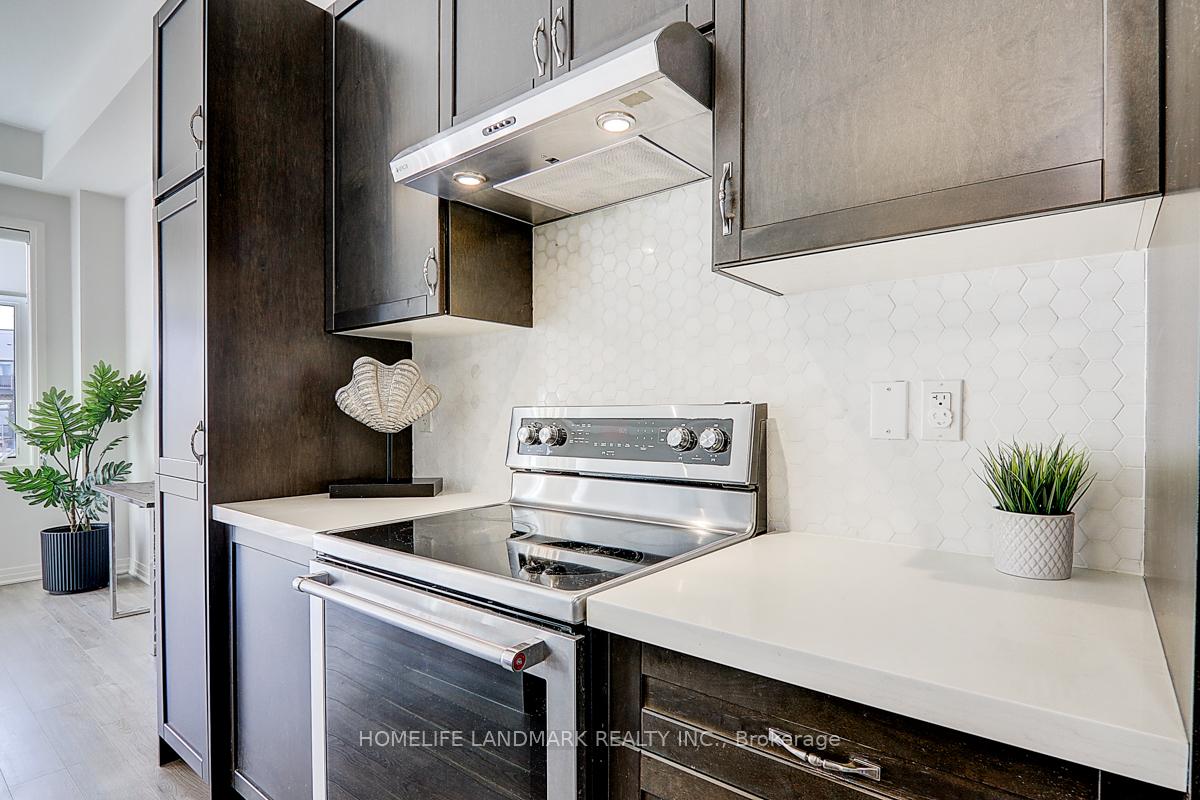 Photo 14 of 115 Arianna Crescent E, Vaughan, Patterson — HOMEH