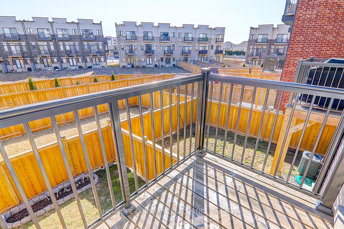 Photo 34 of 115 Arianna Crescent E, Vaughan, Patterson — HOMEH