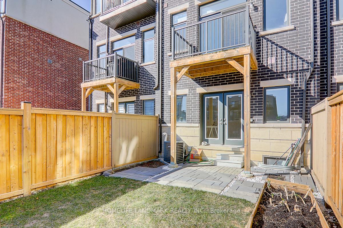 Photo 35 of 115 Arianna Crescent E, Vaughan, Patterson — HOMEH