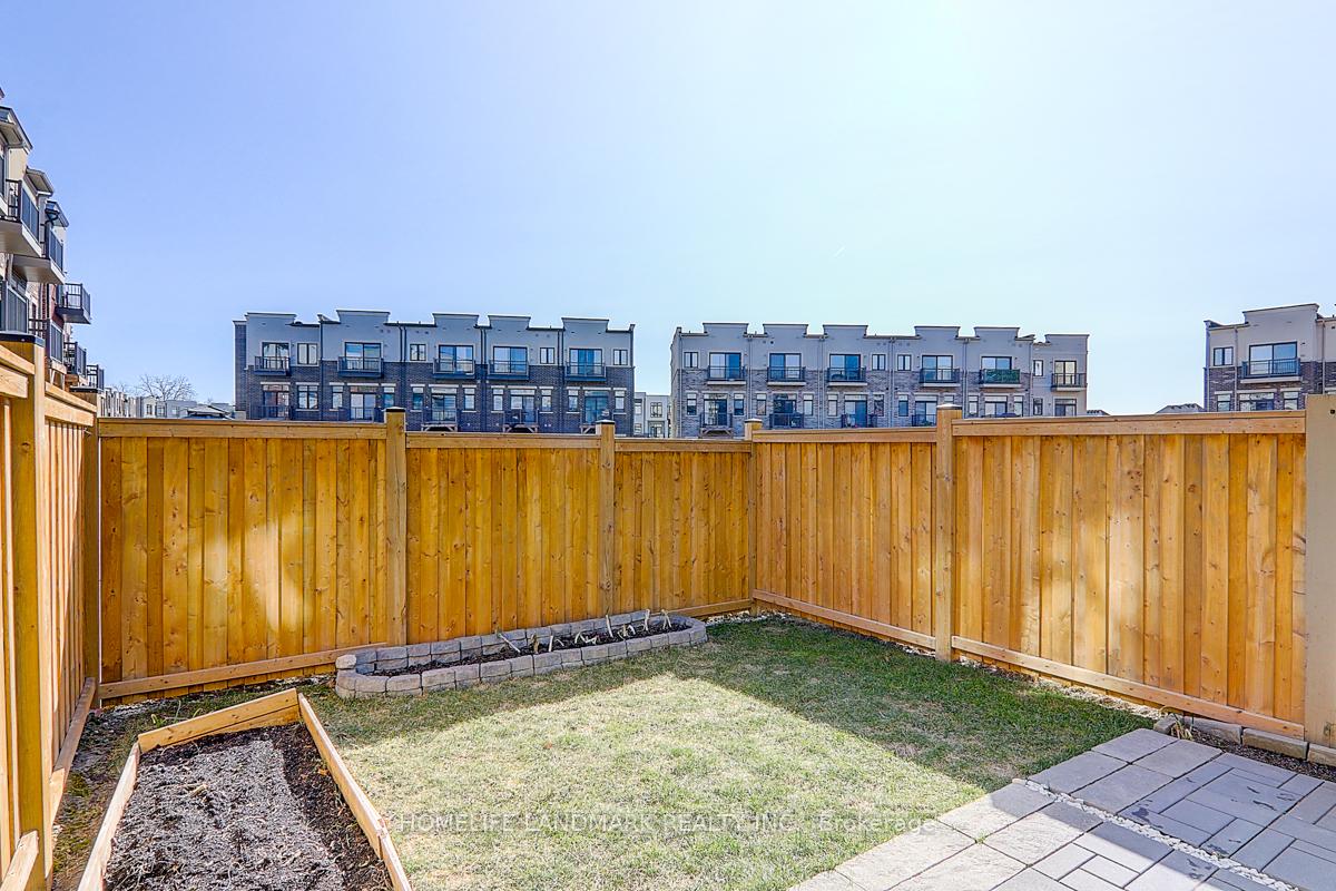Photo 36 of 115 Arianna Crescent E, Vaughan, Patterson — HOMEH