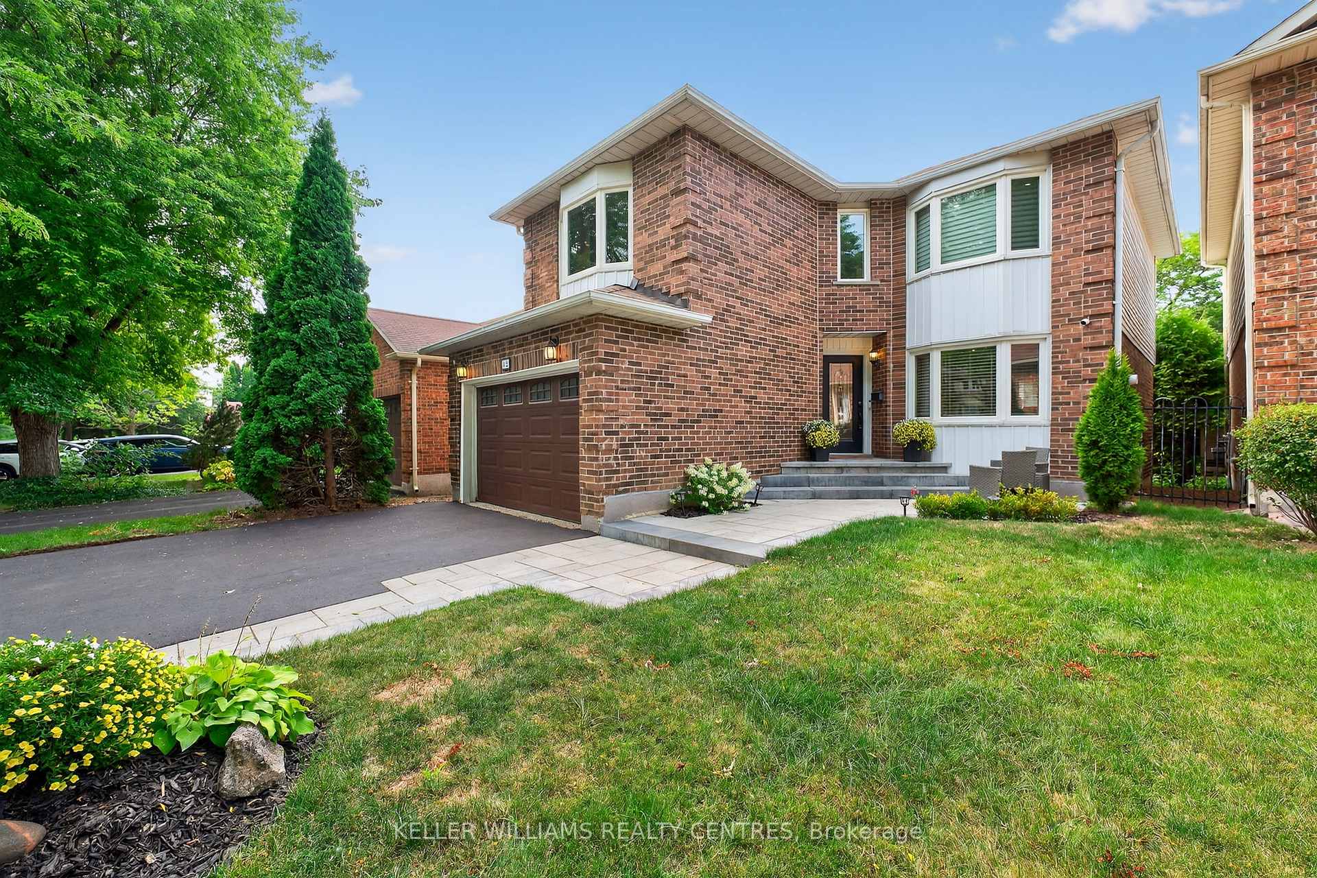 Photo 1 of 42 Buchanan Crescent, Aurora, Aurora Village — HOMEH