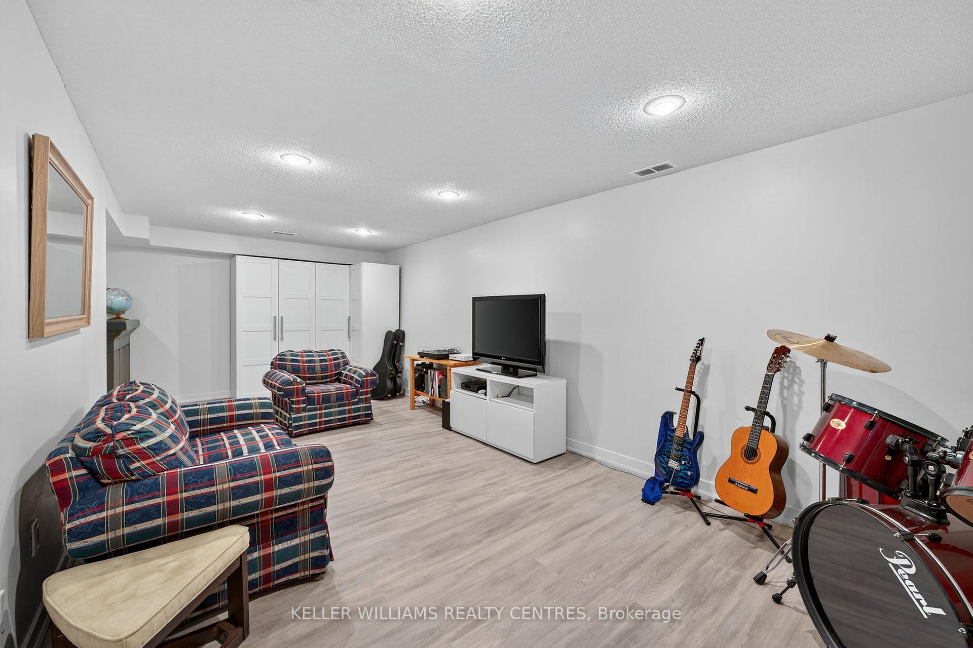 Photo 38 of 42 Buchanan Crescent, Aurora, Aurora Village — HOMEH