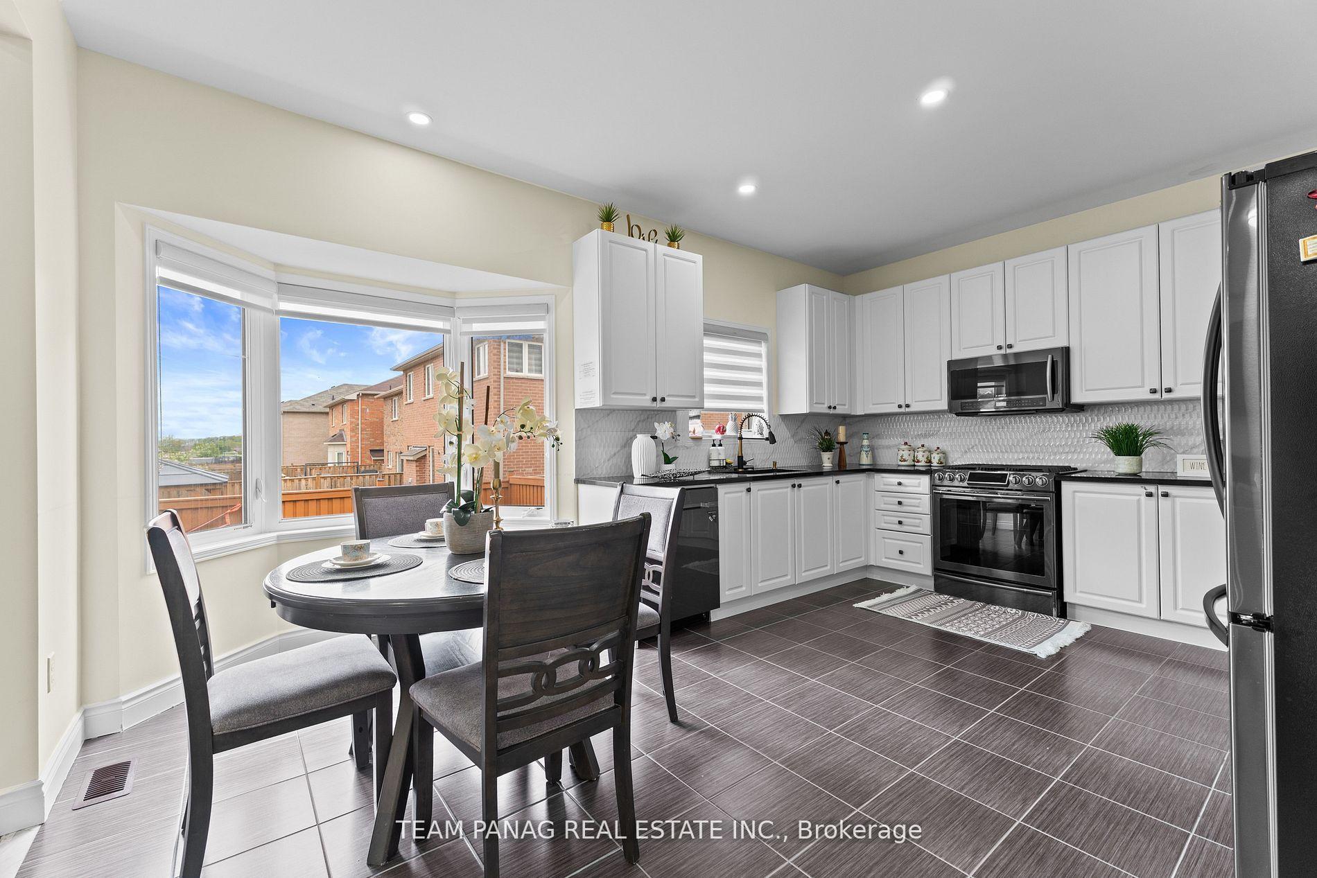 Photo 14 of 15 Brownbush Way, Brampton, Sandringham-Wellington — HOMEH