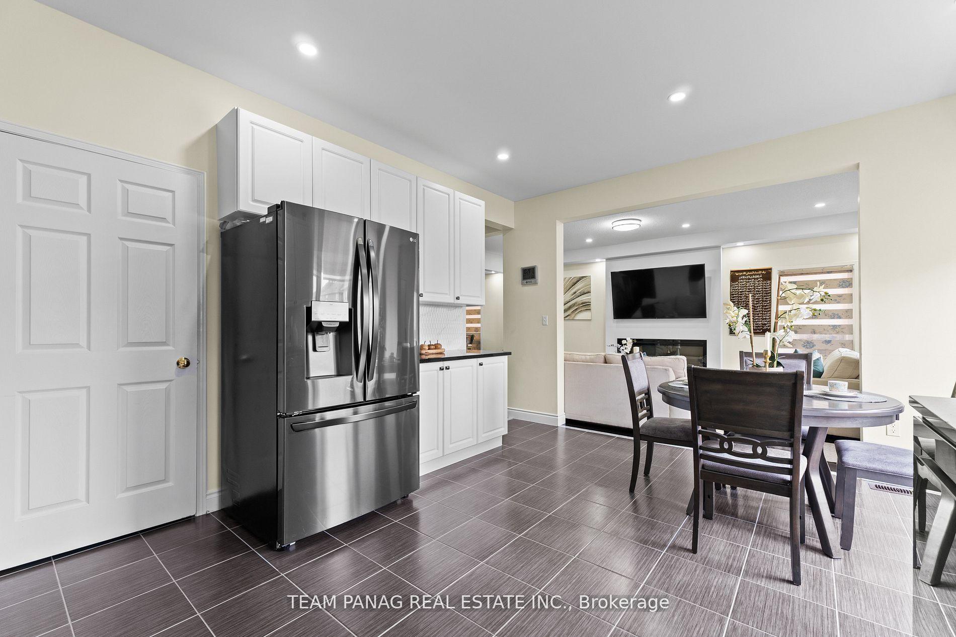 Photo 12 of 15 Brownbush Way, Brampton, Sandringham-Wellington — HOMEH